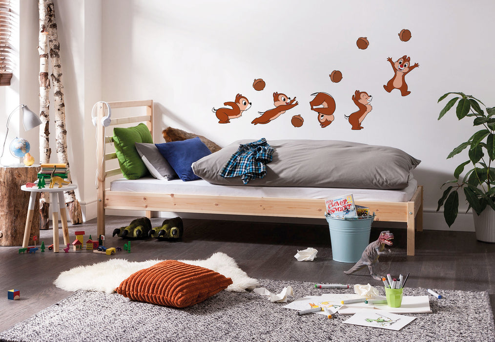 Komar NEU | Wandtattoo - Chip 'n' Dale Hazelnut Hunt - Größe 50 x 70 cm