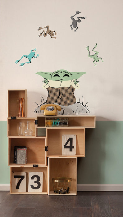 Komar NEU | Komar Wandtattoo - Star Wars The Mandalorian Grogu Enchanted Frogs - Größe 50 x 70 cm