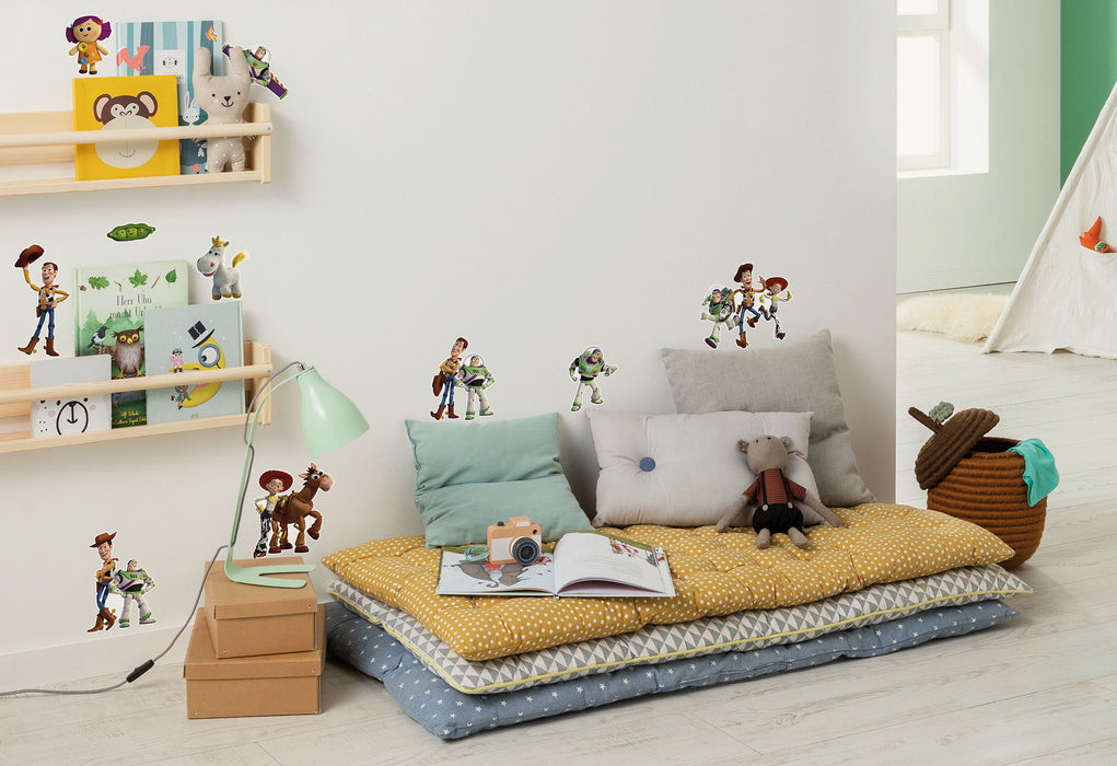 Komar NEU | Komar Wandtattoo - Disney and Pixar Toy Story Buddies - Größe 50 x 70 cm