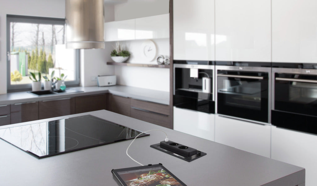 Evoline | Evoline® BackFlip USB C | Einbausteckdosenelemente | mit Schukosteckdosen | schwarz lackiert