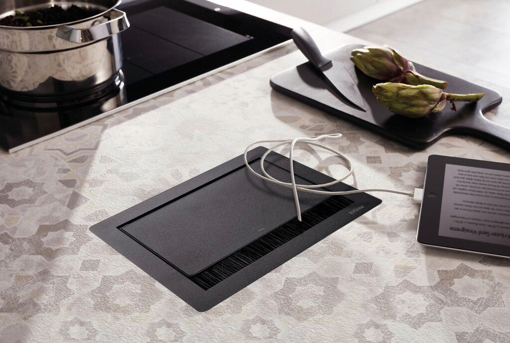 Naber | Evoline® FlipTop Push, Steckdosenelement, mit Schukosteckdosen, schwarz matt