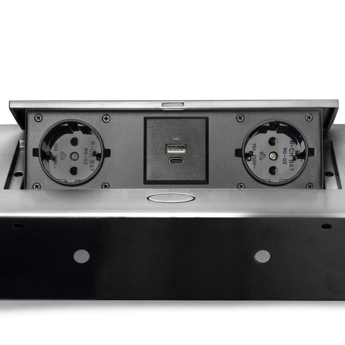 Desktop-Multistecker Atom 26 Lite, 225x111mm, 2 Schuko-Steckdosen, 1 USB Typ A, 1 USB Typ C, Zamak-Stahl-Kunststoff, Metallic Grau