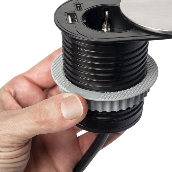 Multistecker mit Gleiter Vertikal Flat 60, Durchmesser 60mm, 1 Schukostecker, 1 USB Typ A, 1 USB Typ C, Stahl und Kunststoff, Edelstahl