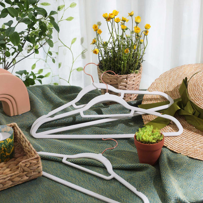 SONGMICS | Kleiderbügel 50er Set aus Samt Weiß