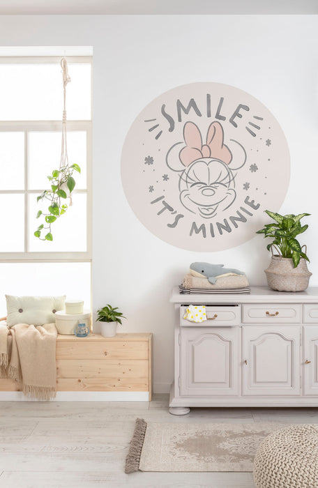 Komar NEU | Dot - selbstklebende Vlies Fototapete - Minnie Chubby Cheeks - Größe 125 x 125 cm