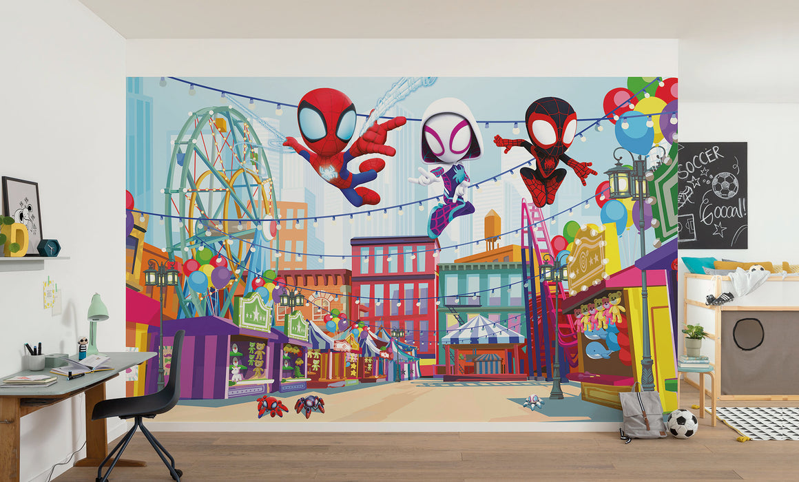 Komar NEU | Komar Vlies Fototapete - Marvel Spidey And His Amazing Friends Theme Park - Größe 400 x 250 cm