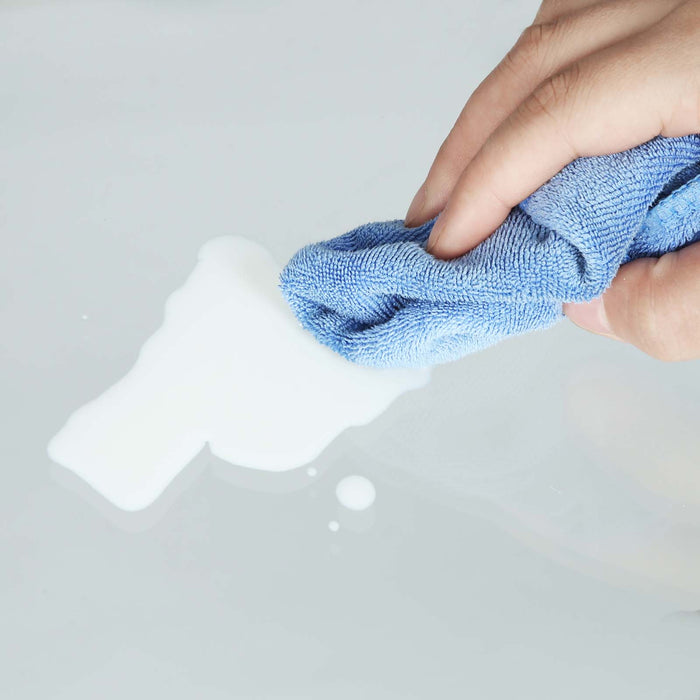 AUSLAUF VASAGLE | Round Side Table, Tempered Glass End Table With Golden Metal Frame, Small Coffee Table, Bedside Table, Living Room, Balcony, Robust und Stable, Decorative, gold LGT20G