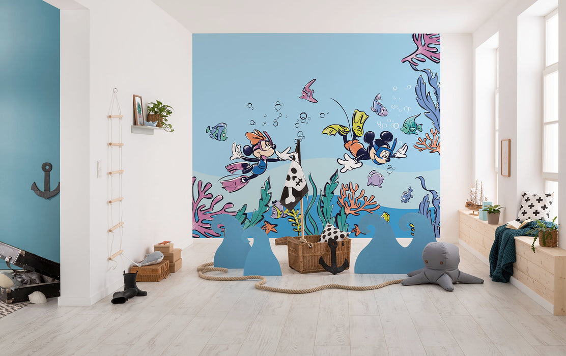 Komar NEU | Digitaldruck Vlies Fototapete - Mickey & Minnie Coral Reef - Größe 300 x 250 cm