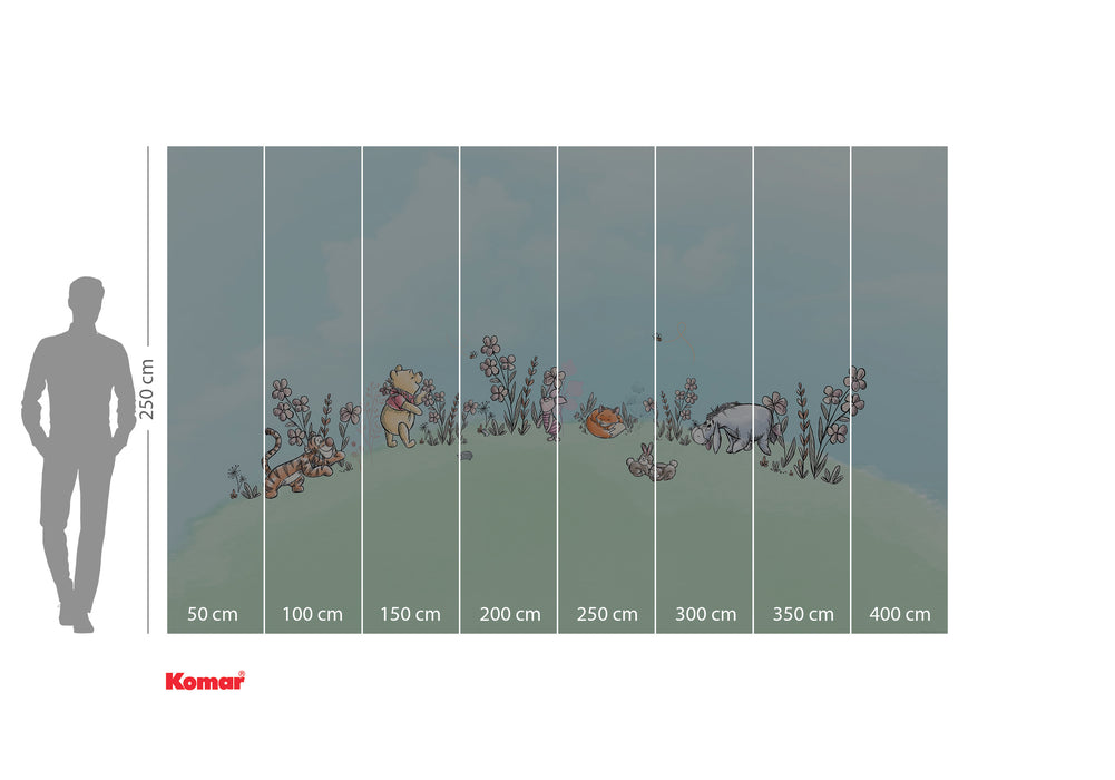 Komar NEU | Digitaldruck Vlies Fototapete - Winnie the Pooh Curious Minds - Größe 400 x 250 cm