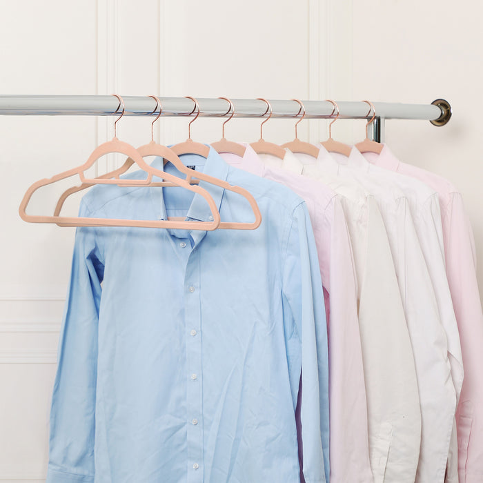 AUSLAUF SONGMICS | Velvet Hangers, Set of 50 Coat Hangers for Clothes, Non-Slip, with Tie Bar und Rose gold Hook, Space-Saving, 0.6 cm Thick, 43.5 cm Long, for Dresses Trousers, Light Pink CRF21PK50