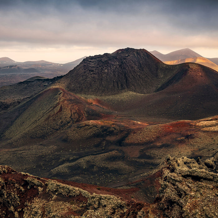 Komar NEU | Keilrahmenbild - Vulkanland - Größe 40 x 40 cm