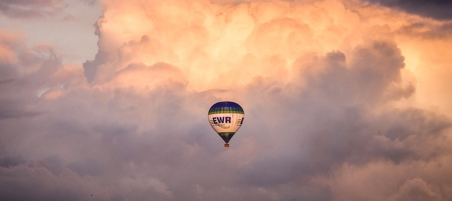 Komar NEU | Keilrahmenbild - Flying Balloon - Größe 40 x 90 cm