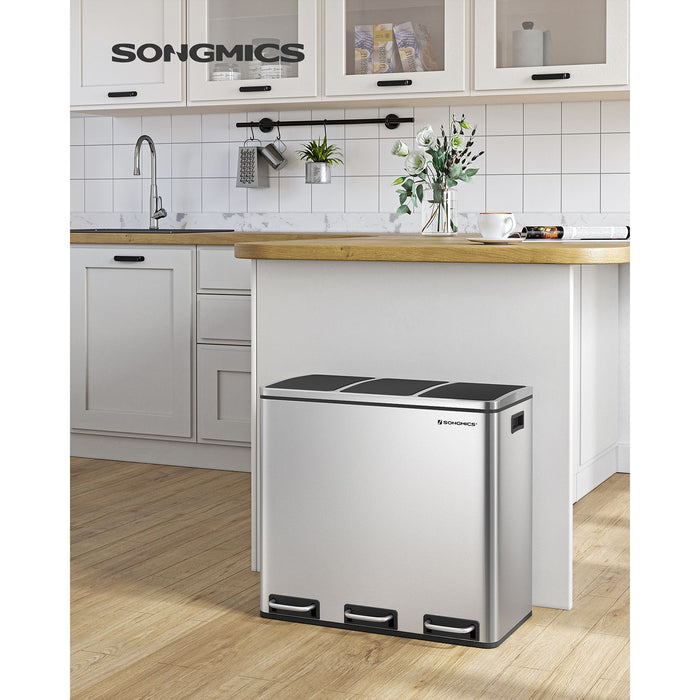 AUSLAUF SONGMICS | Recycling Bin, 3 x 18 L Triple Kitchen Bin, 3 Compartment Pedal Bin with Soft-Close Lids, Plastic Inner Buckets, und Handles, Silver und Black LTB54NL