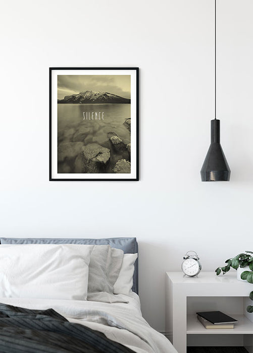 Komar NEU | Wandbild - Word Lake Silence Sand - Größe 40 x 50 cm