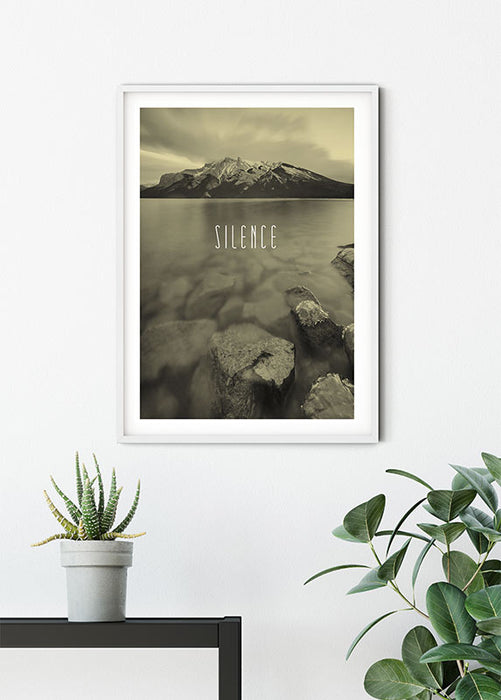 Komar NEU | Wandbild - Word Lake Silence Sand - Größe 30 x 40 cm