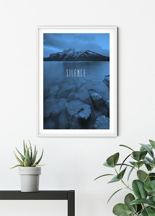 Komar NEU | Wandbild - Word Lake Silence Blue - Größe 50 x 70 cm