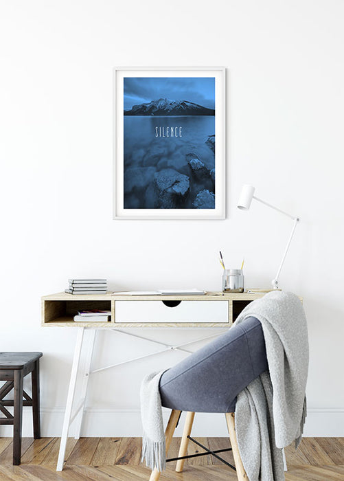 Komar NEU | Wandbild - Word Lake Silence Blue - Größe 40 x 50 cm