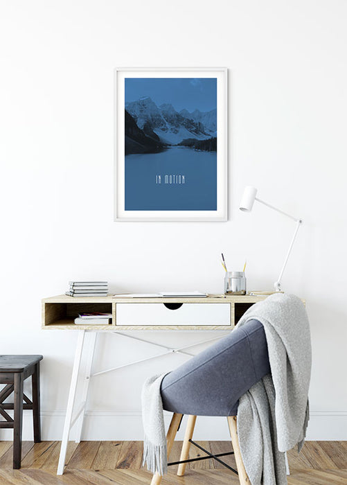 Komar NEU | Wandbild - Word Lake In Motion Blue - Größe 50 x 70 cm