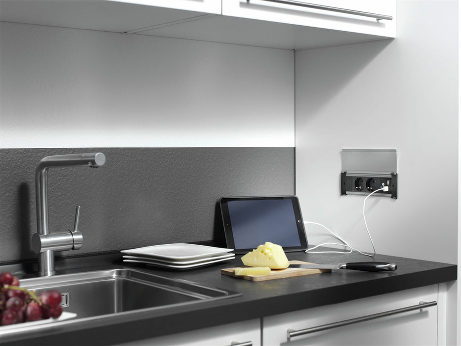 Naber | Kapsa-USB | Einbausteckdosenelemente | mit Schukosteckdosen | Deckel edelstahlfarbig