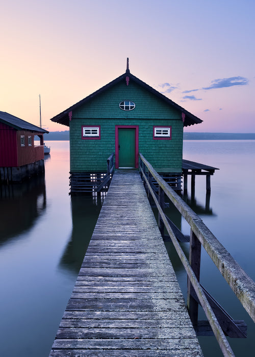 Digitaldruck Vlies Fototapete | Das grüne Bootshaus | 200 x 280 cm