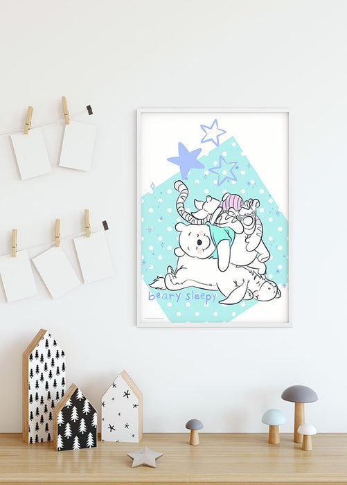Komar NEU | Wandbild - Winnie the Pooh Beary Sleepy - Größe 40 x 50 cm