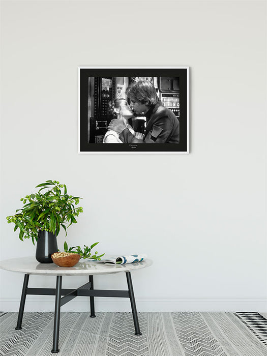 Komar NEU | Wandbild - Star Wars Classic Leia Han Kiss Quote - Größe 70 x 50 cm