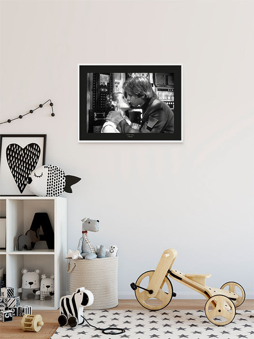 Komar NEU | Wandbild - Star Wars Classic Leia Han Kiss Quote - Größe 70 x 50 cm