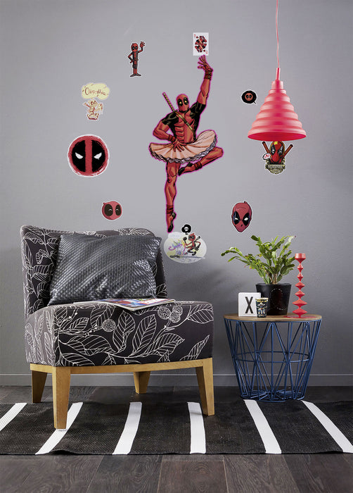 Komar | Wandtattoo | Deadpool Derppool  | Größe 50 x 70 cm