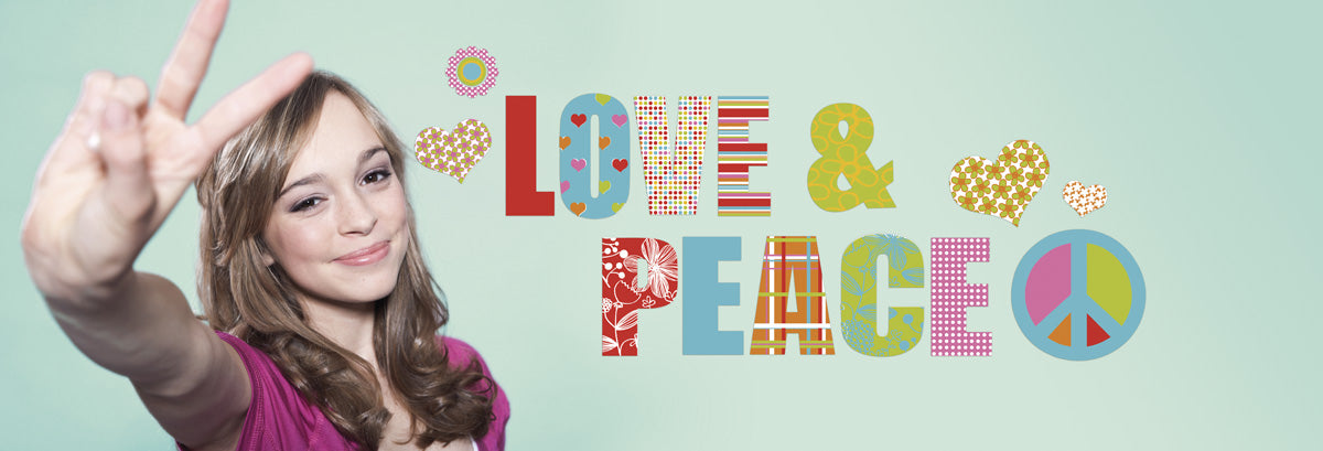 Komar | Wandtattoo | Love and Peace | Größe 100 x 70 cm