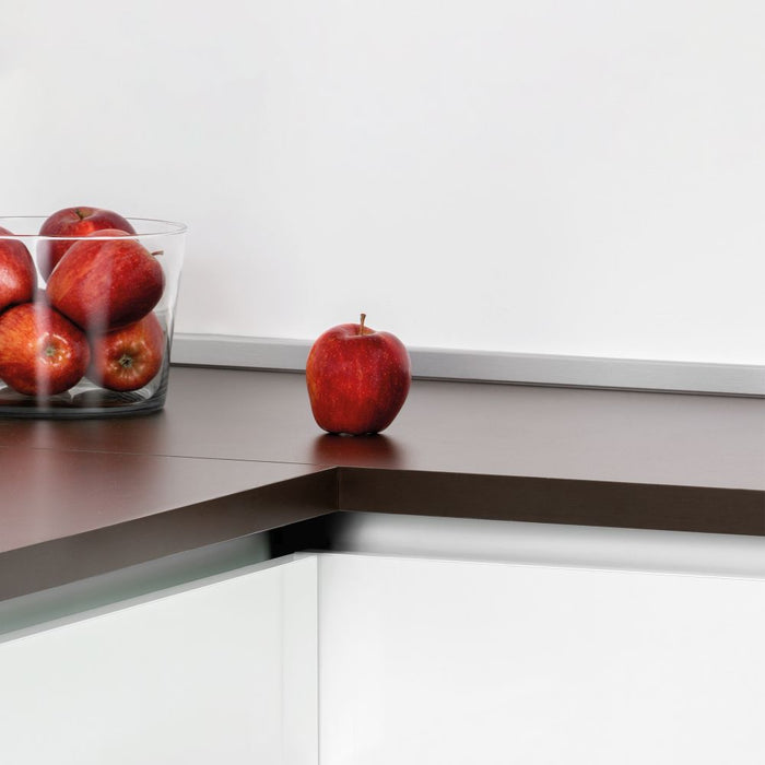 emuca Rechteckiger Küchenabschlussleiste, mit MontageZubehör, 4,7 m, Kunststoff,